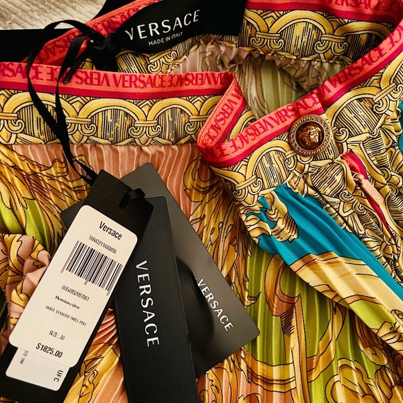 Versace SS22 Goddess Pleated Skirt IT38 - Picture 8 of 8